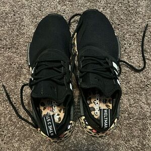 Adiadas women’s size 8.5 tennis shoes. Black w/ leopard details. Brand new.